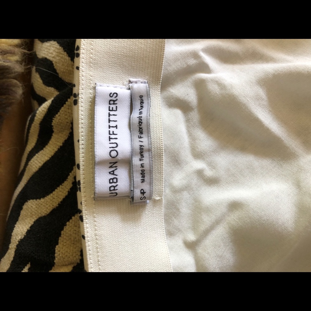 Urban Outfitters Floral Silk Mini skirt - Picture 4 of 4